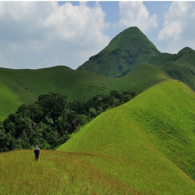 Trekking to Jenukal Gudda